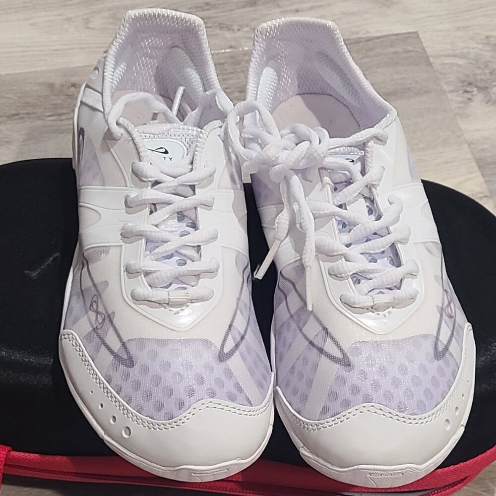 NEW Nfinity Vengeance Cheer Shoe Size 8.5